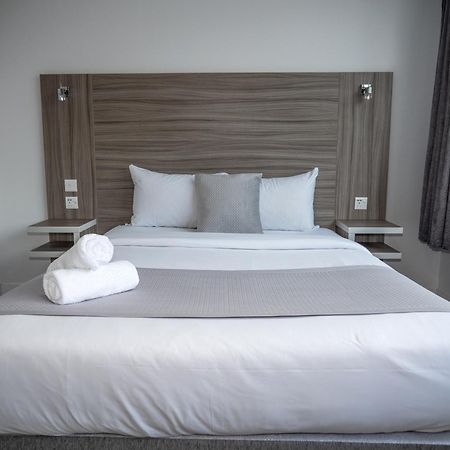 Sky Nights Hotel London Heathrow Хитроу Экстерьер фото