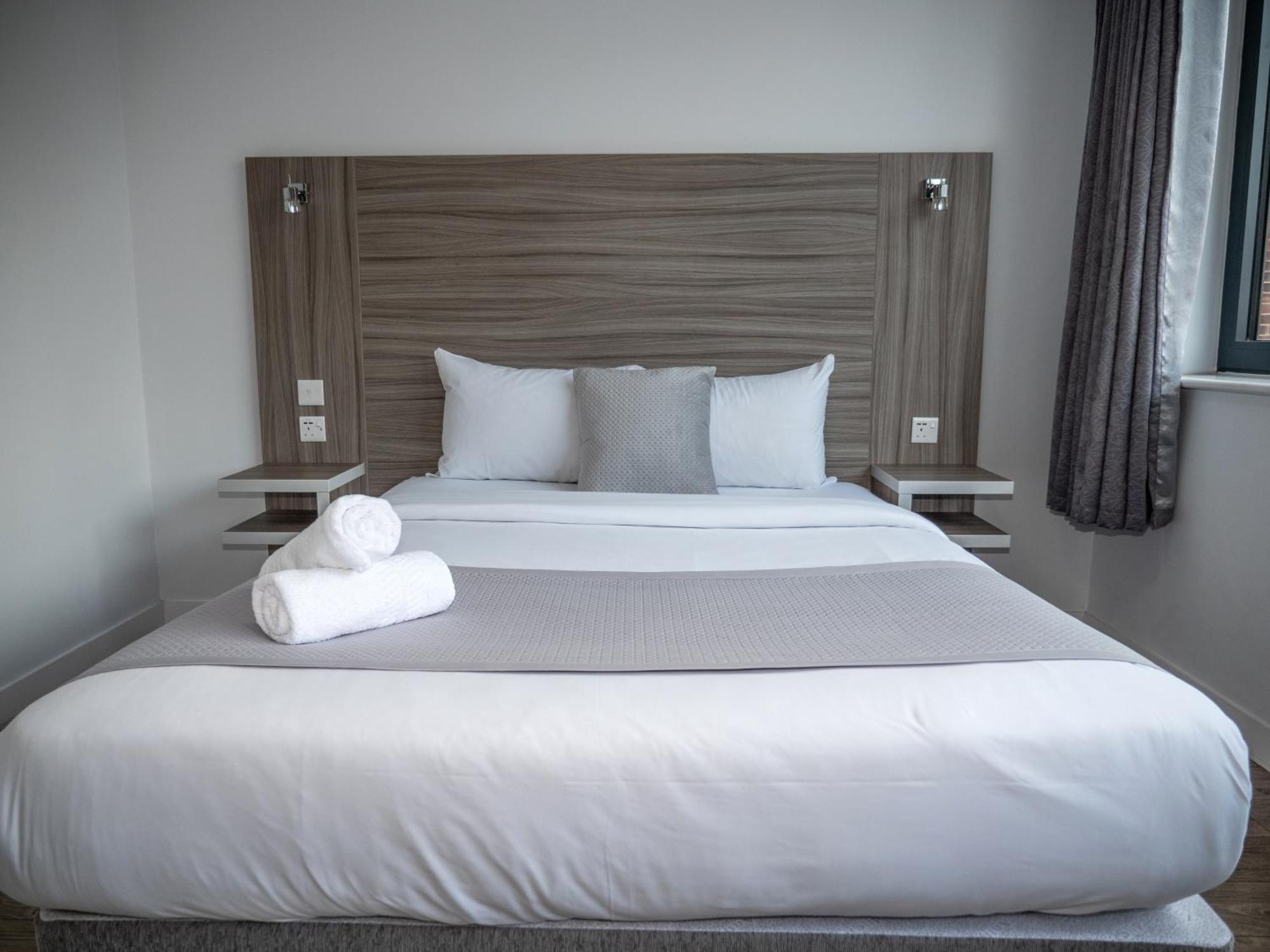 Sky Nights Hotel London Heathrow Хитроу Экстерьер фото